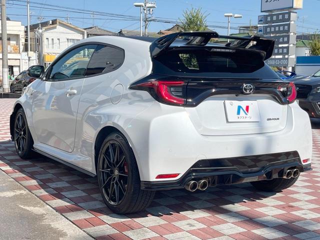 GRヤリス RZ ハイパフォーマンス 禁煙車 GRマフラー TOMSリヤスポイラー GRエアロ JBLサウンド GRキャリパー 8インチディスプレイオーディオ バックカメラ ETC 純正18インチアルミホイール LEDヘッドライト(28枚目)