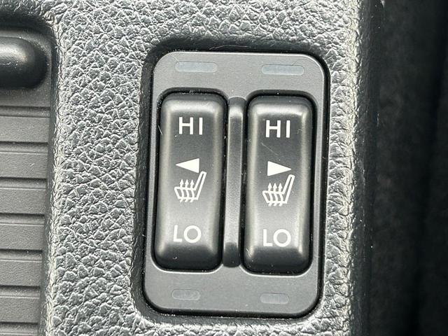 【シートヒーター】寒い日に重宝するシートヒーター!エアコンより早く温まってくれるので寒がりの人も安心ですね♪エアコンの温風は乾燥するから苦手、という方にもをおすすめです。