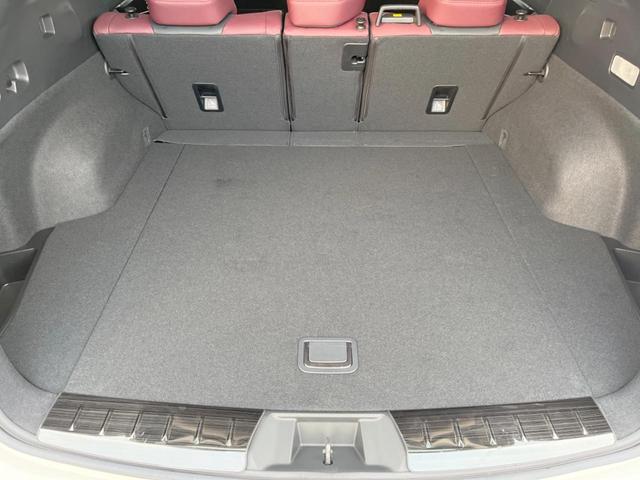 普段のお買い物や通勤、送迎等に十分な荷室スペースを確保しております。セカンドシートを倒すと、大きな荷物の積載も可能です♪