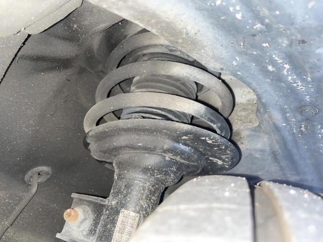 お車を安心してお乗りいただく為には、足回りの定期点検が欠かせません。サービスサポート（有償保証）では無料点検もご提供しており、安心のカーライフをお過ごしいただけるサポート体制が整っています。