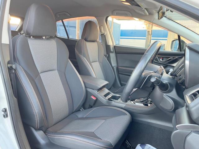 運転席まわりには十分なスペースがあり、大柄な方でもゆったり運転していただける環境です。