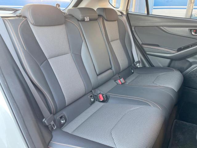 後部座席も気になるようなキズ・汚れやへたり等、大きなダメージはなく、良好な状態です。
