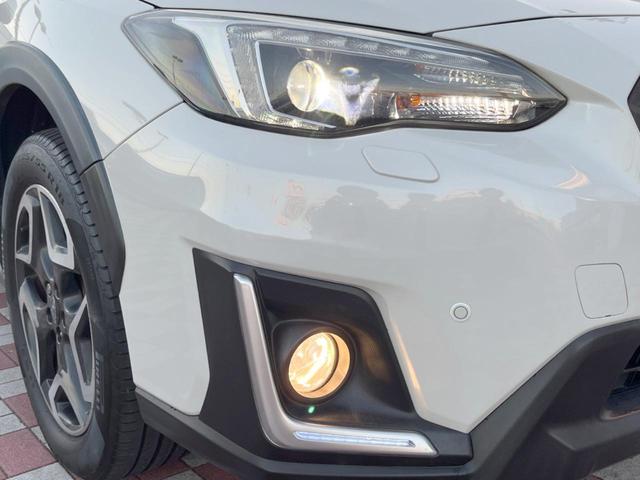 【ＬＥＤヘッドライト】悪天候や夜間走行時も良好な視界を確保し安心して運転できる高輝度ＬＥＤヘッドライトを装備！点灯速度が早く、消費電力も抑えられています。