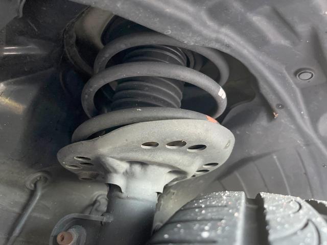 お車を安心してお乗りいただく為には、足回りの定期点検が欠かせません。サービスサポート（有償保証）では無料点検もご提供しており、安心のカーライフをお過ごしいただけるサポート体制が整っています。