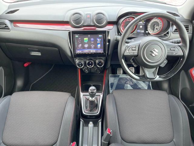 スイフトスポーツ ベースグレード　禁煙車　純正パナソニック製８インチナビ　全方位カメラ　運転席シートヒーター　ＥＴＣ　専用スポーツシート　ＬＥＤヘッドライト　純正１７インチアルミ　セーフティサポート　スマートキー　クルコン　６速ＭＴ（2枚目）