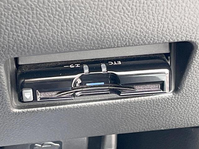 スイフトスポーツ ベースグレード　禁煙車　純正パナソニック製８インチナビ　全方位カメラ　運転席シートヒーター　ＥＴＣ　専用スポーツシート　ＬＥＤヘッドライト　純正１７インチアルミ　セーフティサポート　スマートキー　クルコン　６速ＭＴ（6枚目）