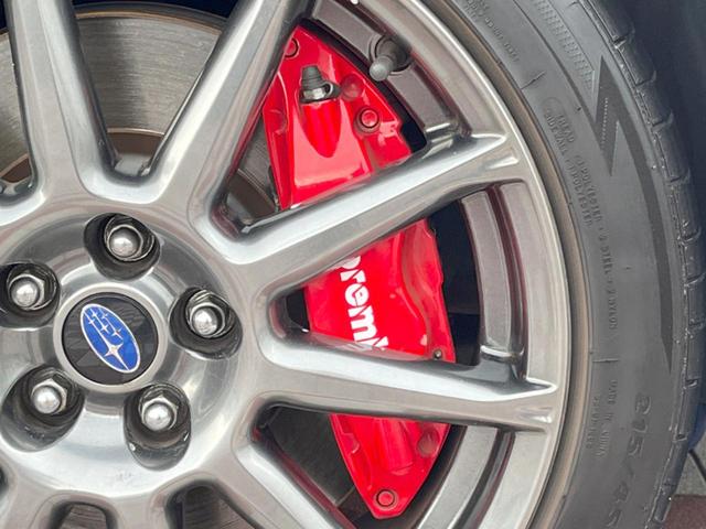 【ブレンボ製キャリパー】ハイパワー車両には強力なブレーキが必須！世界のスーパーカーにも採用されるイタリアの高級メーカー「ブレンボ」を装着！色鮮やかなキャリパーがスポーティな印象を引き立てます♪