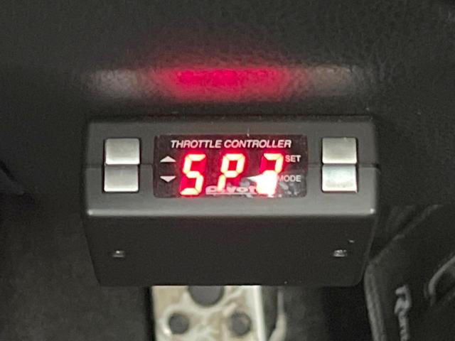 【ｐｉｖｏｔ　スロコン】アクセルの踏み込み量に応じたエンジン出力を調整する装置で、レスポンスが上がる「パワーモード」と「レスポンスモード」から、レスポンスを下げ低燃費走行しやすいＥＣＯモード設定可能♪