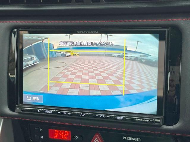 【バックカメラ】駐車時に後方がリアルタイム映像で確認できます。大型商業施設や立体駐車場での駐車時や、夜間のバック時に大活躍！運転スキルに関わらず、今や必須となった装備のひとつです！