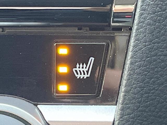 レガシィＢ４ リミテッド　禁煙車　アドバンスドセイフティパッケージ　黒革シート　ＬＥＤヘッド　全席シートヒーター　純正パナソニックＳＤナビ　純正１８インチアルミ　スマートキー　ＥＴＣ　アルミペダル　パドルシフト（5枚目）