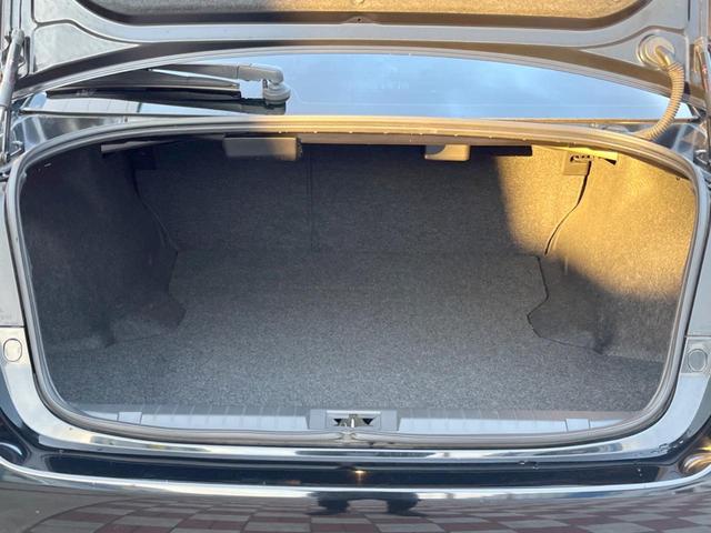 レガシィＢ４ リミテッド　禁煙車　アドバンスドセイフティパッケージ　黒革シート　ＬＥＤヘッド　全席シートヒーター　純正パナソニックＳＤナビ　純正１８インチアルミ　スマートキー　ＥＴＣ　アルミペダル　パドルシフト（11枚目）