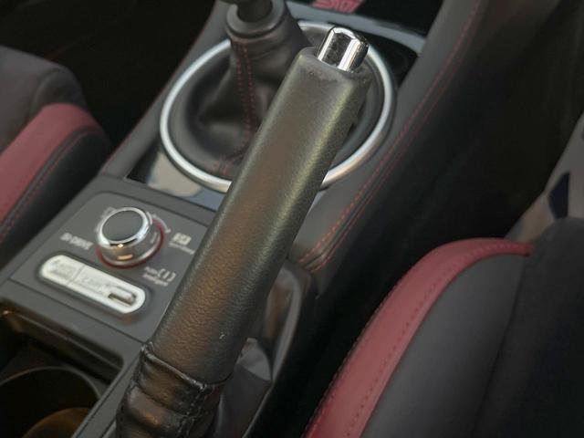 WRX STI STI タイプS 禁煙車 STIエアロ フジツボマフラー ブリッツ製タワーバー タイミングベルト交換済み 純正パイオニア製SDナビ バックカメラ ハーフレザー LEDヘッド LEDライナー 純正19インチアルミ ETC(44枚目)