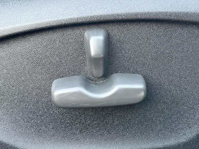 レガシィＢ４ ２．０ｉ　スマートセレクション　禁煙車　ターボ　ビルシュタインダンパー　パワーシート　リアビスカスＬＳＤ　デュアルオートエアコン　ＨＩＤヘッド　ＥＴＣ　純正１７インチアルミ　革巻ステアリングホイール　パドルシフト　スマートキー（4枚目）