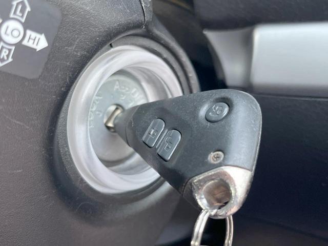 レガシィＢ４ ２．０ｉ　スマートセレクション　禁煙車　ターボ　ビルシュタインダンパー　パワーシート　リアビスカスＬＳＤ　デュアルオートエアコン　ＨＩＤヘッド　ＥＴＣ　純正１７インチアルミ　革巻ステアリングホイール　パドルシフト　スマートキー（7枚目）