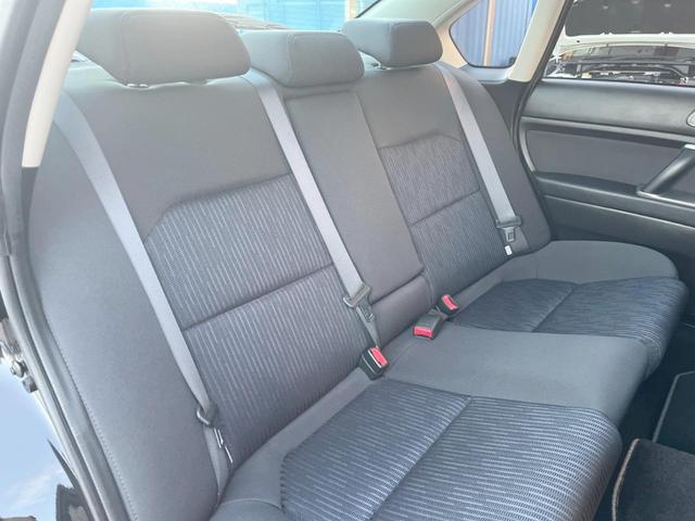 レガシィＢ４ ２．０ｉ　スマートセレクション　禁煙車　ターボ　ビルシュタインダンパー　パワーシート　リアビスカスＬＳＤ　デュアルオートエアコン　ＨＩＤヘッド　ＥＴＣ　純正１７インチアルミ　革巻ステアリングホイール　パドルシフト　スマートキー（9枚目）