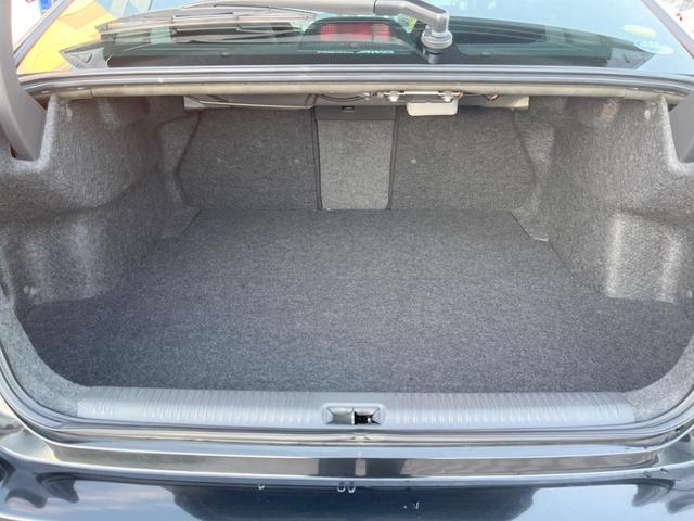 レガシィＢ４ ２．０ｉ　スマートセレクション　禁煙車　ターボ　ビルシュタインダンパー　パワーシート　リアビスカスＬＳＤ　デュアルオートエアコン　ＨＩＤヘッド　ＥＴＣ　純正１７インチアルミ　革巻ステアリングホイール　パドルシフト　スマートキー（10枚目）