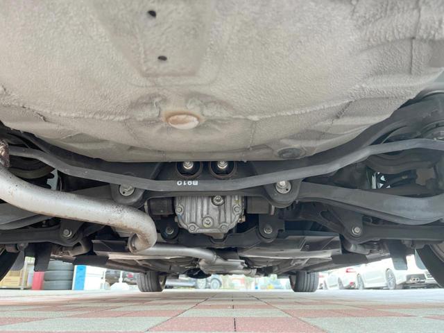 レガシィＢ４ ２．０ｉ　スマートセレクション　禁煙車　ターボ　ビルシュタインダンパー　パワーシート　リアビスカスＬＳＤ　デュアルオートエアコン　ＨＩＤヘッド　ＥＴＣ　純正１７インチアルミ　革巻ステアリングホイール　パドルシフト　スマートキー（19枚目）