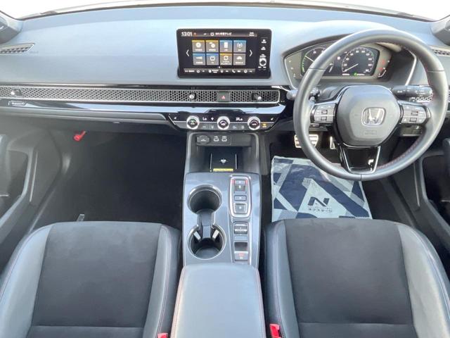 シビック ｅ：ＨＥＶ　禁煙車　９型ホンダコネクトナビ　ＢＯＳＥサウンド　バックカメラ　ホンダセンシング　ＥＴＣ　ハーフレザー　ＬＥＤヘッド　純正１８インチアルミ　シートヒーター　パワーシート　スマートキー　レーダークルーズ（2枚目）