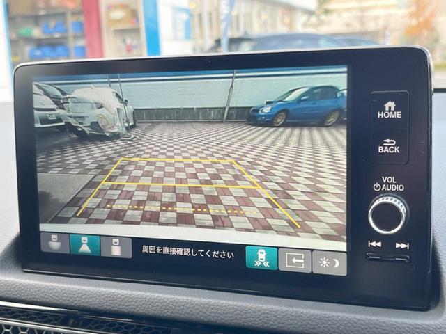 シビック ｅ：ＨＥＶ　禁煙車　９型ホンダコネクトナビ　ＢＯＳＥサウンド　バックカメラ　ホンダセンシング　ＥＴＣ　ハーフレザー　ＬＥＤヘッド　純正１８インチアルミ　シートヒーター　パワーシート　スマートキー　レーダークルーズ（4枚目）