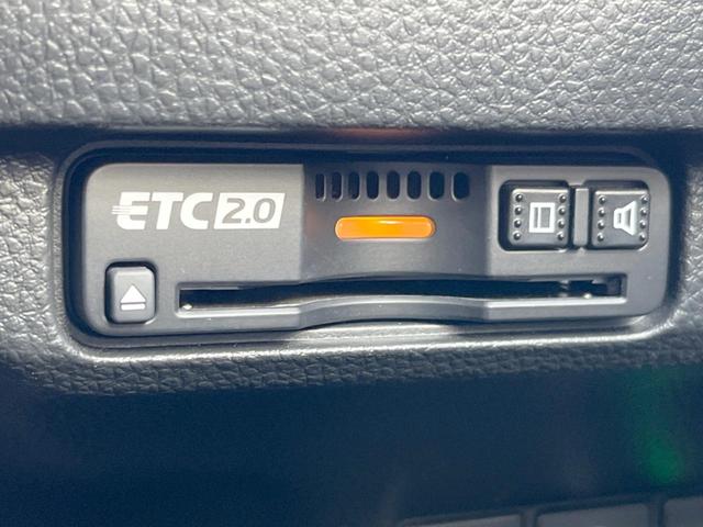 シビック ｅ：ＨＥＶ　禁煙車　９型ホンダコネクトナビ　ＢＯＳＥサウンド　バックカメラ　ホンダセンシング　ＥＴＣ　ハーフレザー　ＬＥＤヘッド　純正１８インチアルミ　シートヒーター　パワーシート　スマートキー　レーダークルーズ（7枚目）