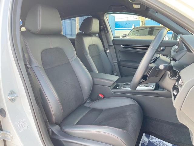 シビック ｅ：ＨＥＶ　禁煙車　９型ホンダコネクトナビ　ＢＯＳＥサウンド　バックカメラ　ホンダセンシング　ＥＴＣ　ハーフレザー　ＬＥＤヘッド　純正１８インチアルミ　シートヒーター　パワーシート　スマートキー　レーダークルーズ（8枚目）