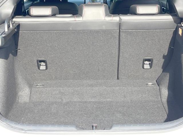 シビック ｅ：ＨＥＶ　禁煙車　９型ホンダコネクトナビ　ＢＯＳＥサウンド　バックカメラ　ホンダセンシング　ＥＴＣ　ハーフレザー　ＬＥＤヘッド　純正１８インチアルミ　シートヒーター　パワーシート　スマートキー　レーダークルーズ（10枚目）