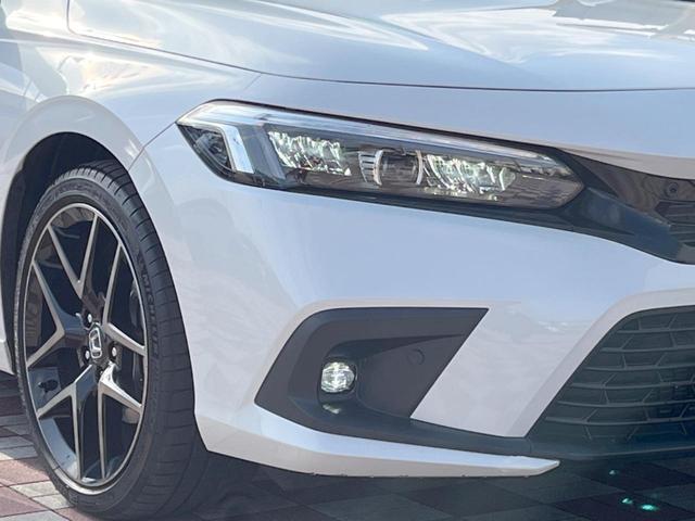 シビック ｅ：ＨＥＶ　禁煙車　９型ホンダコネクトナビ　ＢＯＳＥサウンド　バックカメラ　ホンダセンシング　ＥＴＣ　ハーフレザー　ＬＥＤヘッド　純正１８インチアルミ　シートヒーター　パワーシート　スマートキー　レーダークルーズ（12枚目）