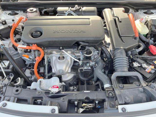 シビック ｅ：ＨＥＶ　禁煙車　９型ホンダコネクトナビ　ＢＯＳＥサウンド　バックカメラ　ホンダセンシング　ＥＴＣ　ハーフレザー　ＬＥＤヘッド　純正１８インチアルミ　シートヒーター　パワーシート　スマートキー　レーダークルーズ（18枚目）