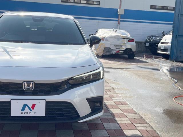 シビック ｅ：ＨＥＶ　禁煙車　９型ホンダコネクトナビ　ＢＯＳＥサウンド　バックカメラ　ホンダセンシング　ＥＴＣ　ハーフレザー　ＬＥＤヘッド　純正１８インチアルミ　シートヒーター　パワーシート　スマートキー　レーダークルーズ（22枚目）