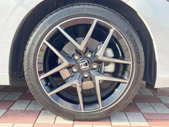 シビック ｅ：ＨＥＶ　禁煙車　９型ホンダコネクトナビ　ＢＯＳＥサウンド　バックカメラ　ホンダセンシング　ＥＴＣ　ハーフレザー　ＬＥＤヘッド　純正１８インチアルミ　シートヒーター　パワーシート　スマートキー　レーダークルーズ（32枚目）