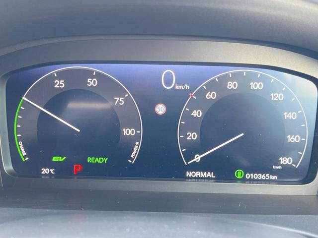 シビック ｅ：ＨＥＶ　禁煙車　９型ホンダコネクトナビ　ＢＯＳＥサウンド　バックカメラ　ホンダセンシング　ＥＴＣ　ハーフレザー　ＬＥＤヘッド　純正１８インチアルミ　シートヒーター　パワーシート　スマートキー　レーダークルーズ（33枚目）