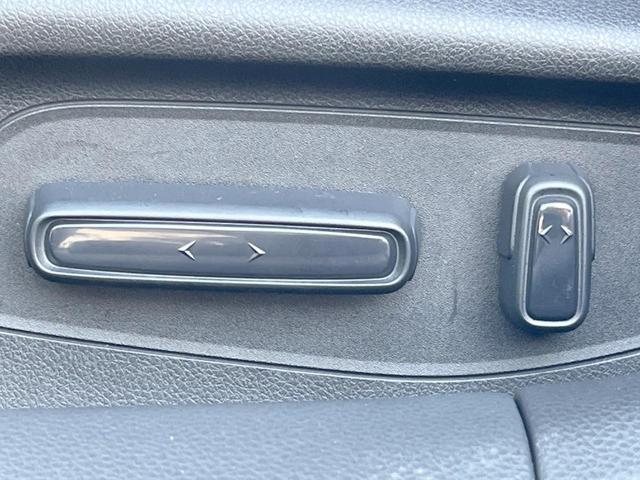 シビック ｅ：ＨＥＶ　禁煙車　９型ホンダコネクトナビ　ＢＯＳＥサウンド　バックカメラ　ホンダセンシング　ＥＴＣ　ハーフレザー　ＬＥＤヘッド　純正１８インチアルミ　シートヒーター　パワーシート　スマートキー　レーダークルーズ（43枚目）