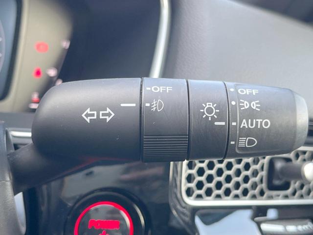 シビック ｅ：ＨＥＶ　禁煙車　９型ホンダコネクトナビ　ＢＯＳＥサウンド　バックカメラ　ホンダセンシング　ＥＴＣ　ハーフレザー　ＬＥＤヘッド　純正１８インチアルミ　シートヒーター　パワーシート　スマートキー　レーダークルーズ（51枚目）