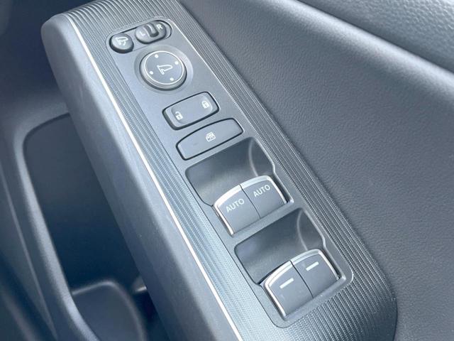 シビック ｅ：ＨＥＶ　禁煙車　９型ホンダコネクトナビ　ＢＯＳＥサウンド　バックカメラ　ホンダセンシング　ＥＴＣ　ハーフレザー　ＬＥＤヘッド　純正１８インチアルミ　シートヒーター　パワーシート　スマートキー　レーダークルーズ（53枚目）