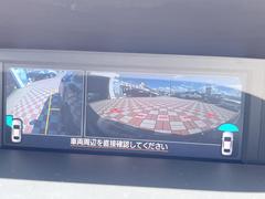 【フロント＆サイドカメラ】ドライバーから見にくい死角部分を映像で確認できる前方と左側面にカメラを装着。見通しがきかない場所や住宅密集地などを運転することが多い人におすすめの安心装備です。 5