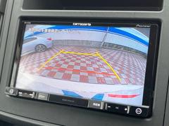 【バックカメラ】駐車時に後方がリアルタイム映像で確認できます。大型商業施設や立体駐車場での駐車時や、夜間のバック時に大活躍！運転スキルに関わらず、今や必須となった装備のひとつです！ 5