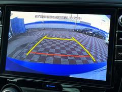 【バックカメラ】駐車時に後方がリアルタイム映像で確認できます。大型商業施設や立体駐車場での駐車時や、夜間のバック時に大活躍！運転スキルに関わらず、今や必須となった装備のひとつです！ 6