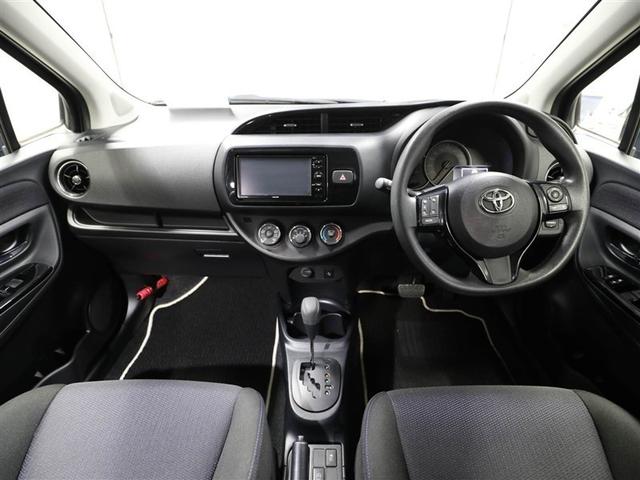 しっかりまとまった感のあるインパネ。各操作スイッチなども使いやすい位置に配置されていますよ。