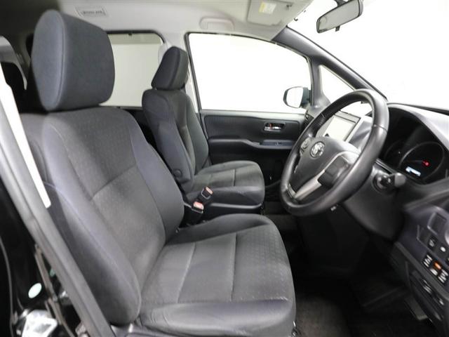 ヴォクシー ハイブリッドＶ　スマートキープッシュスタート　盗難防止アラーム　ＤＶＤ再生可　Ｂモニター　オートクルーズ　Ｗエアバック　ナビＴＶ　ＥＳＣ　ＥＴＣ車載器　リモコンキー　ＰＳ　ＬＥＤヘットライト　運転席エアバック　３列（19枚目）