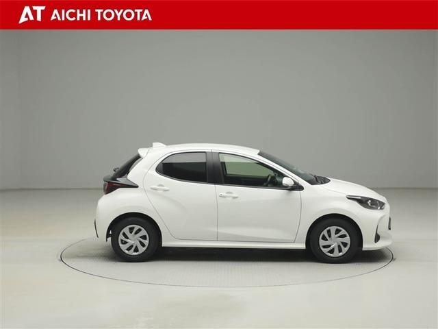 ヤリス Ｘ　ＰＣＳ　スマートキーシステム　元レンタカー　横滑り防止装置付き　ワイヤレスキー　バックガイドモニター　盗難防止　サイドエアバック　エアコン　Ｗエアバッグ　パワーウインドウ　ＥＴＣ付き　パワステ　ナビ（7枚目）