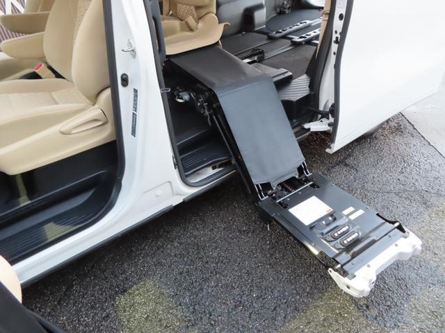 ヴェルファイア ２．５Ｘ　ウェルキャブ　車いす　新品コンビハンドル　両側パワースライドドア　ＳＤフルセグナビ　フリップダウンモニター　ＥＴＣ　禁煙車　スマートキー　プッシュスタートボタン　ウェルキャブ　車いす脱着可能（9枚目）