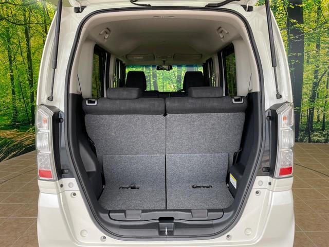普段のお買い物や通勤、送迎等に十分な荷室スペースを確保しております。セカンドシートを倒すと、大きな荷物の積載も可能です♪