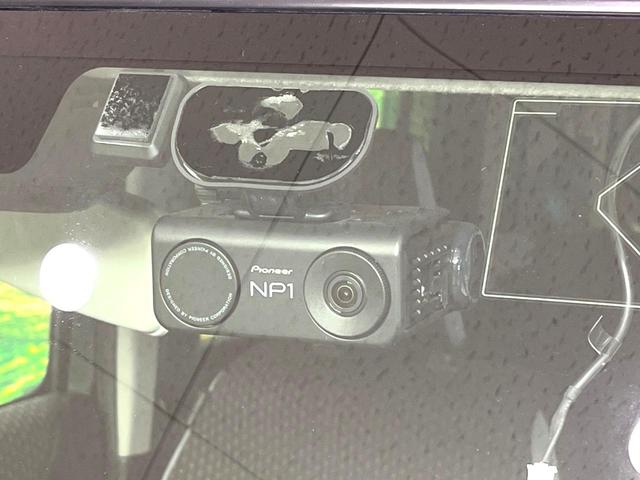 【ドライブレコーダー】安心・安全なカーライフに必須のドライブレコーダーを装備！走行中はもちろん、あおり運転や事故に遭遇した際の状況も映像で記録し、万一のリスクに備えます。