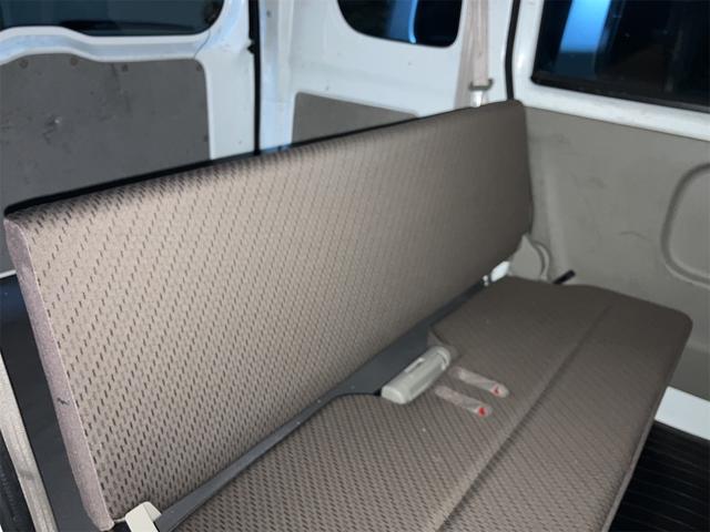 エブリイ PC キーレスエントリー AT 盗難防止システム ABS 衝突安全ボディ エアコン パワーステアリング パワーウィンドウ 運転席エアバッグ 助手席エアバッグ(7枚目)