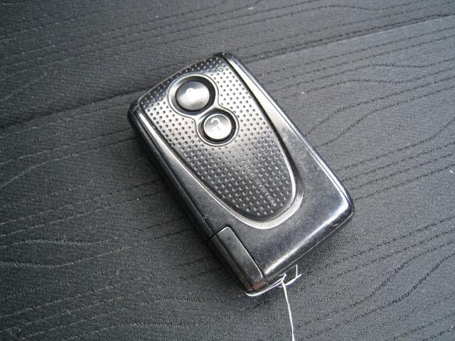タントエグゼ カスタムＸ　ナビ　ＴＶ　ＨＩＤ　スマートキー　電動格納ミラー　ＣＶＴ　盗難防止システム　ＡＢＳ　ＥＳＣ　ＣＤ　ＤＶＤ再生　Ｂｌｕｅｔｏｏｔｈ　アルミホイール　衝突安全ボディ　エアコン　パワーステアリング（9枚目）