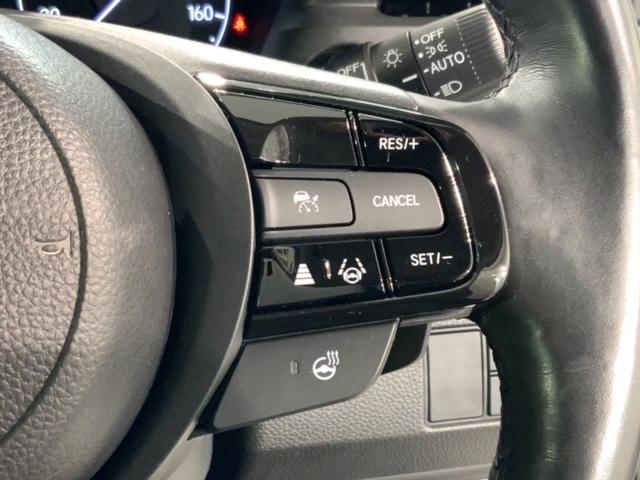 クルーズコントロールを装備しています。高速道路などで一定の速度で走ってくれるので運転が楽ですよ！速度を設定できますので、スピードの出しすぎにも注意できます。