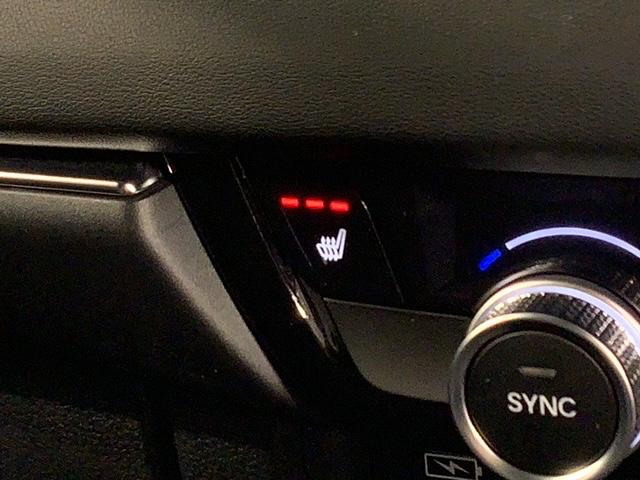 フロント両席にはシートヒーターが付いています！寒い日に便利な装備ですね。