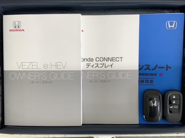 スマートキーは鍵をバッグに入れたままでもドアロックの開閉やエンジンのＯＮ・ＯＦＦができます。夜間や雨の日も鍵を探さなくて良いので便利です。