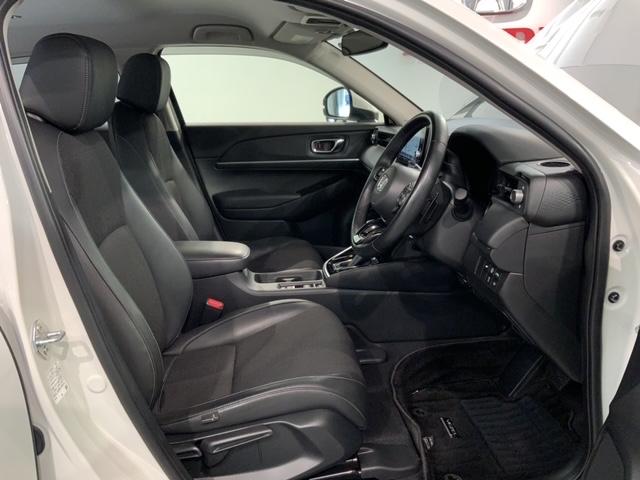 程よい硬さとホールド性が高くロングドライブも疲れにくいシートです。