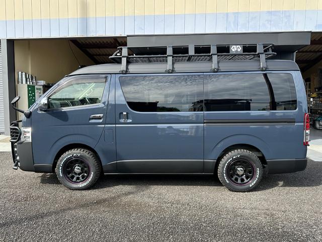ハイエースワゴン ＧＬ　１０人乗り　電動スライドドア　リアクーラー／ヒーター　新品タイヤ／ホイール／ラダー／キャリア　エンジンプッシュスタート　フリップダウンモニター　バンパーガード　１００Ｖ　ＬＥＤヘッドライト　Ｂカメラ（11枚目）
